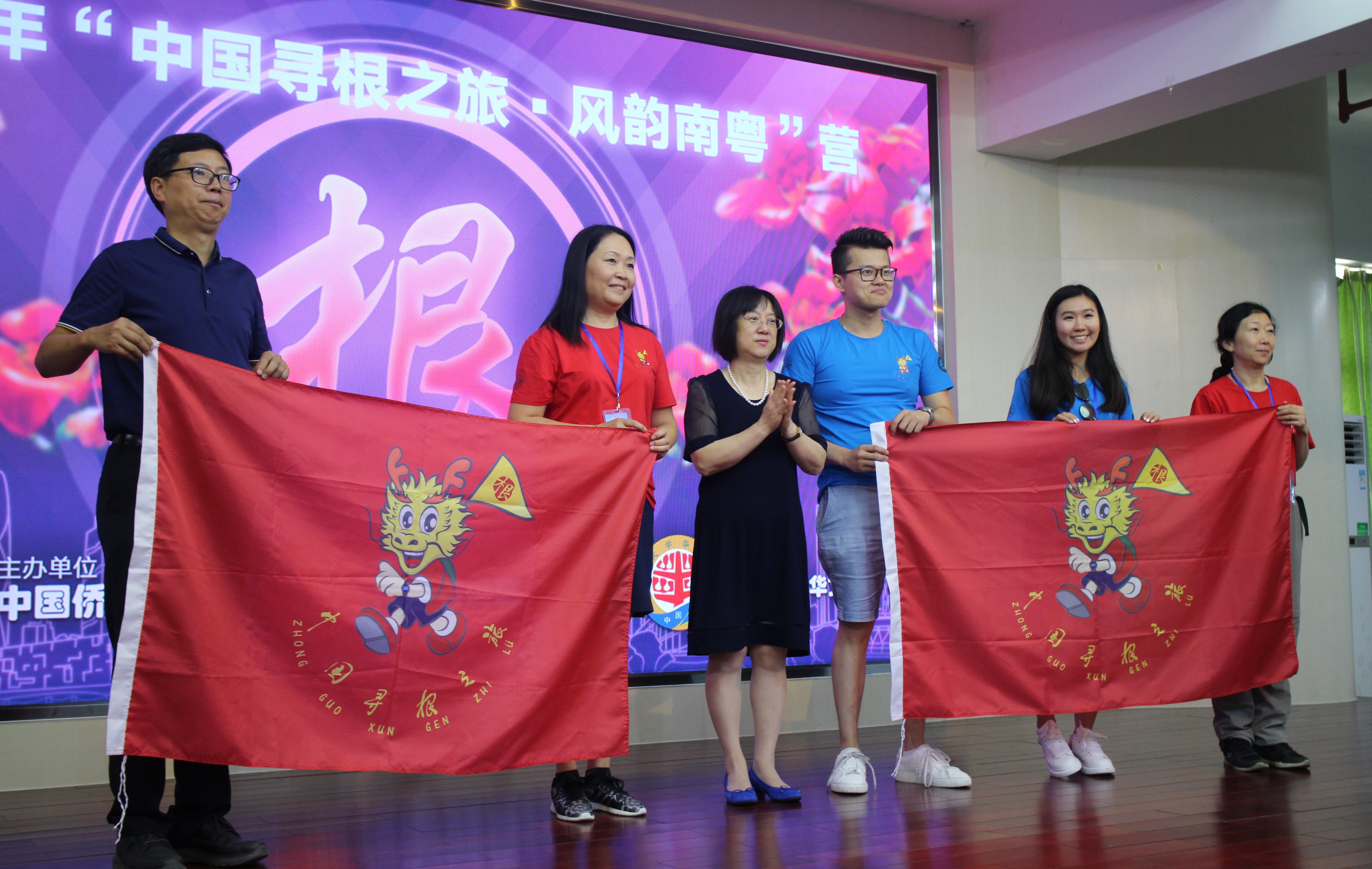 授旗仪式.jpg